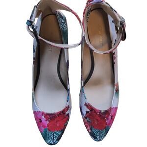 Nine West Spring Floral Print Heels. 9.5
